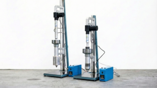 自動射出成形機(Automatic Injection)