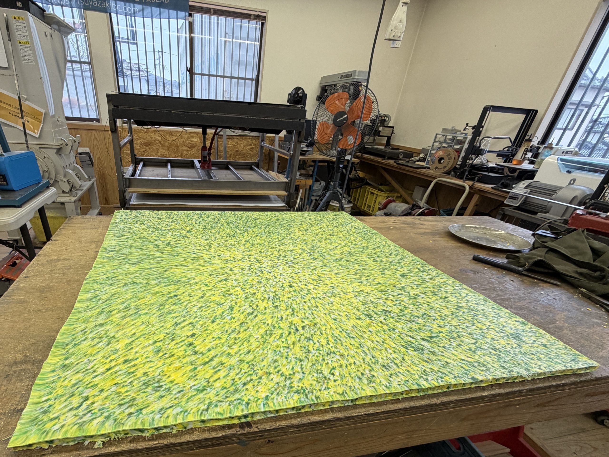 JOGFES2026トロフィー_アップサイクルボードの外形カット