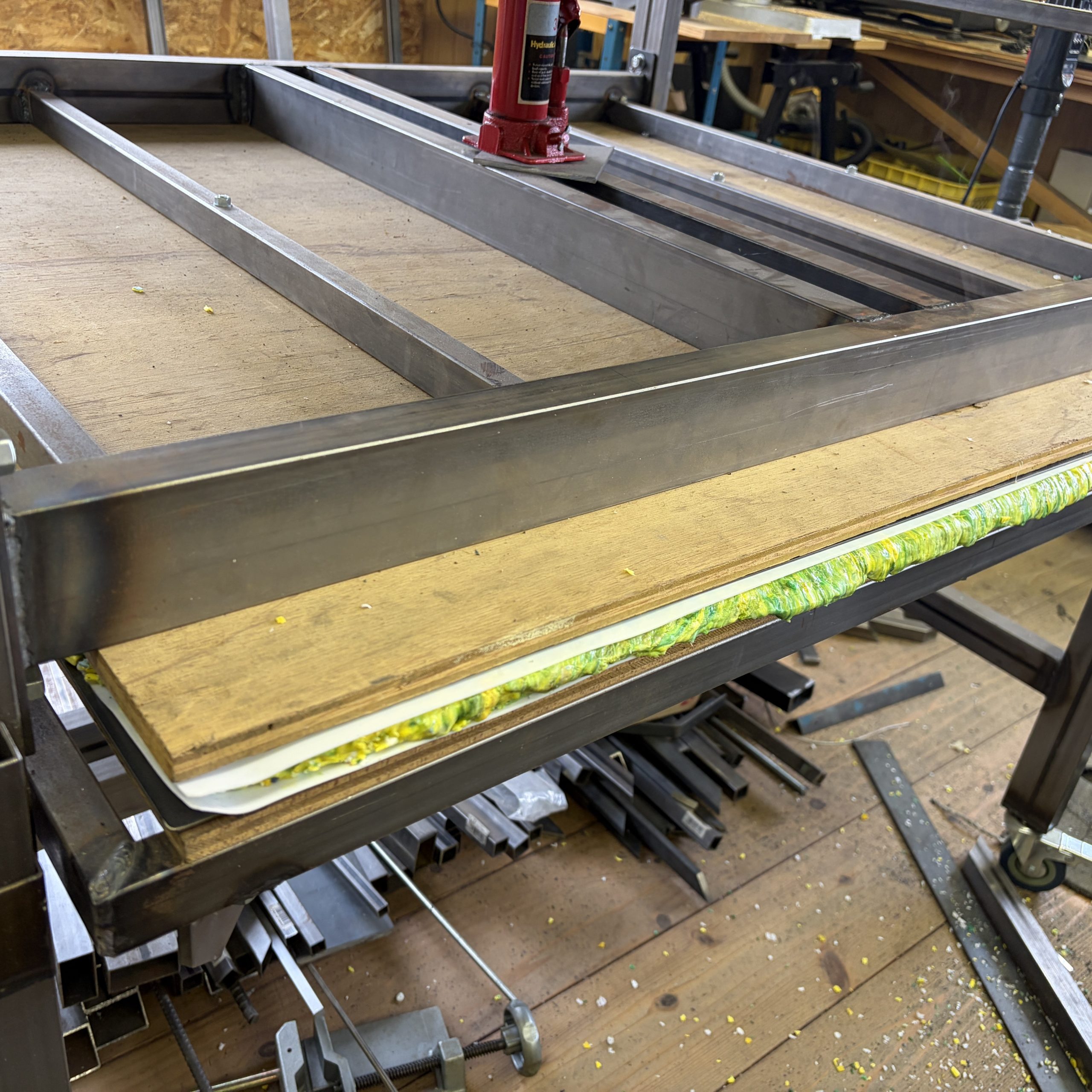 JOGFES2026トロフィーシートプレスでクーリングプレス