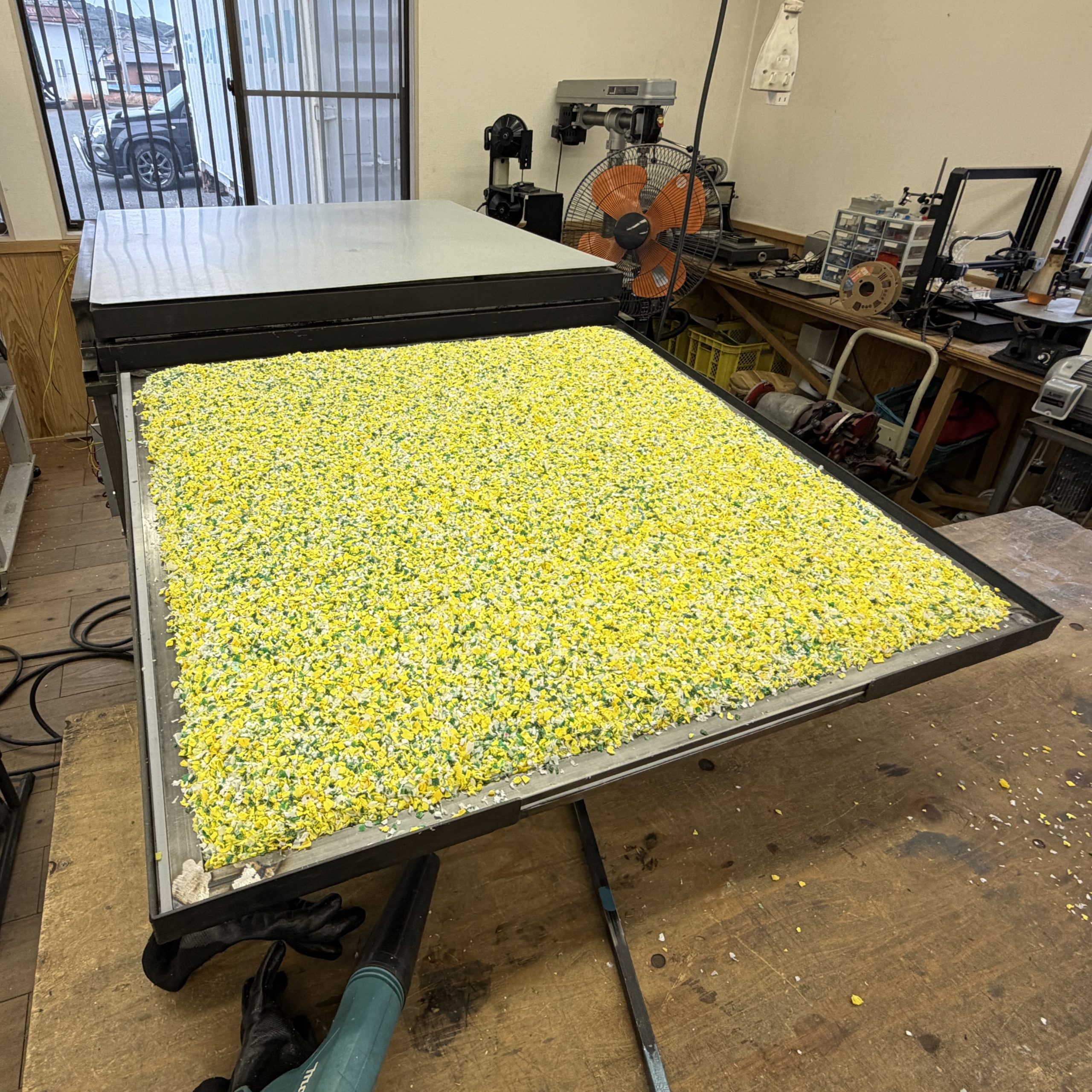 JOGFES2026トロフィーシートプレス敷き詰め