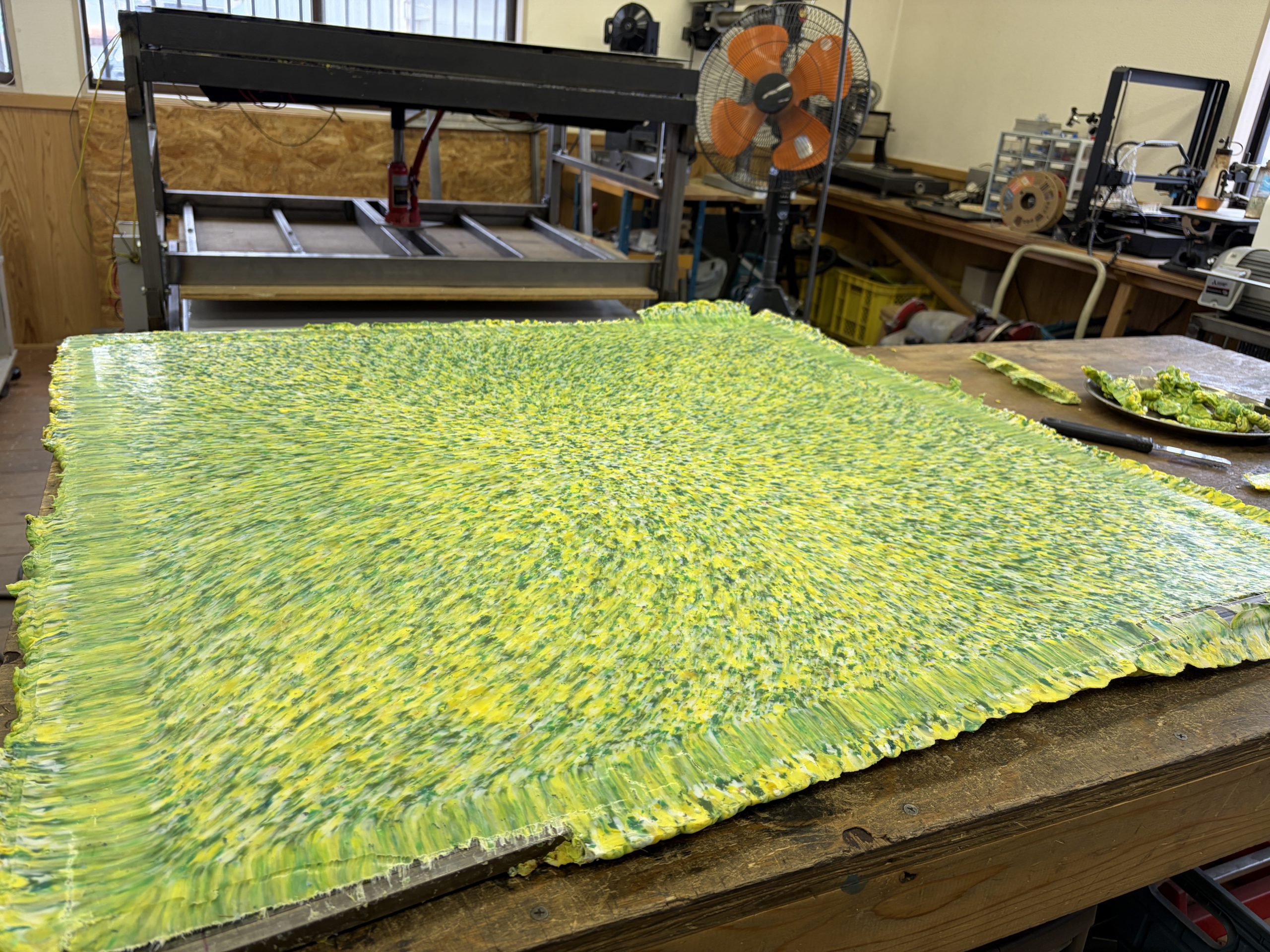 JOGFES2026トロフィー_アップサイクルボードの金枠外したまま